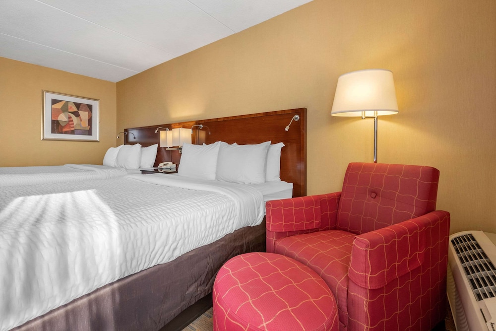 Standard Room, 2 Queen Beds, Non Smoking, Lake View photo 3