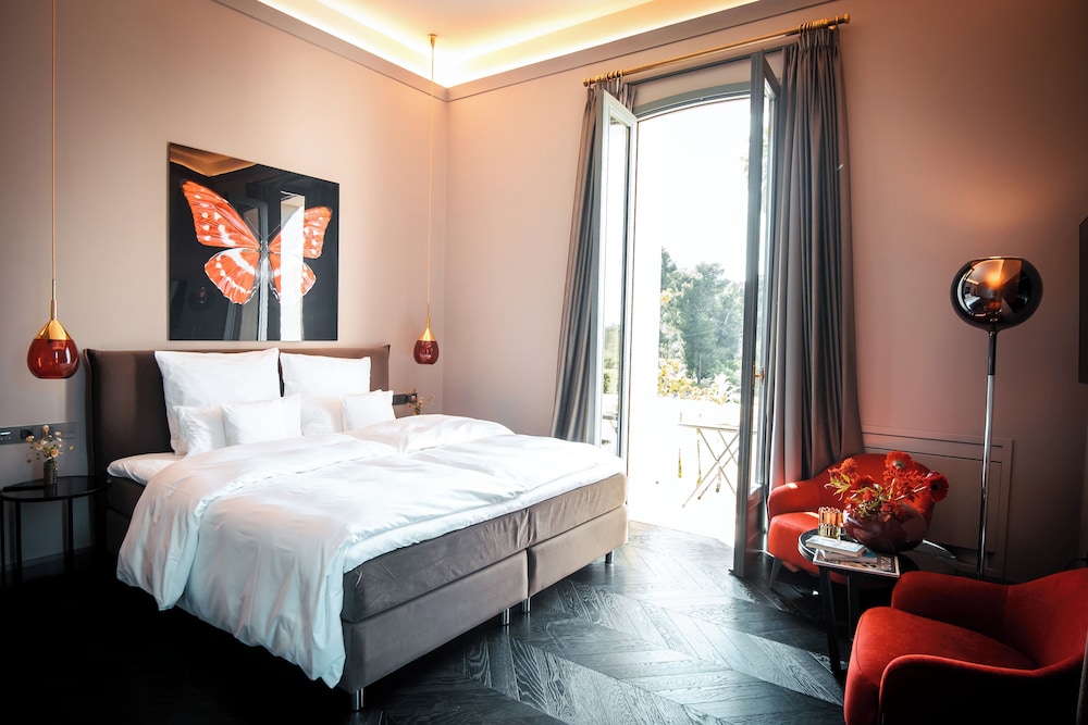 Luxury Room, 1 King Bed, Park View, Poolside