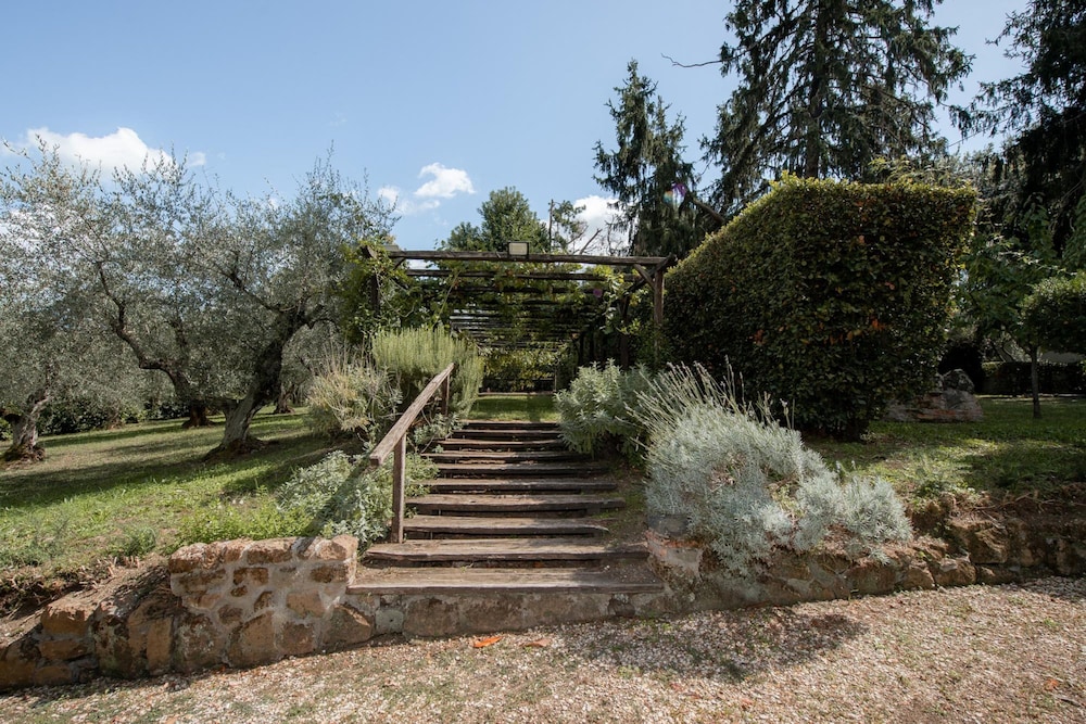 Villa, Smoking photo 2