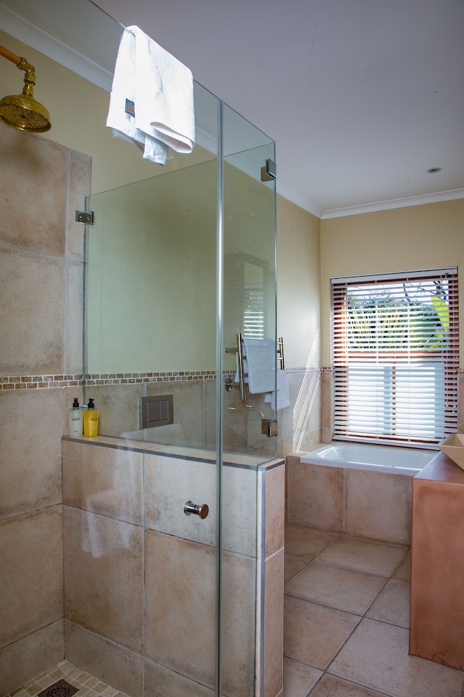 Suite, Poolside - Photo 3