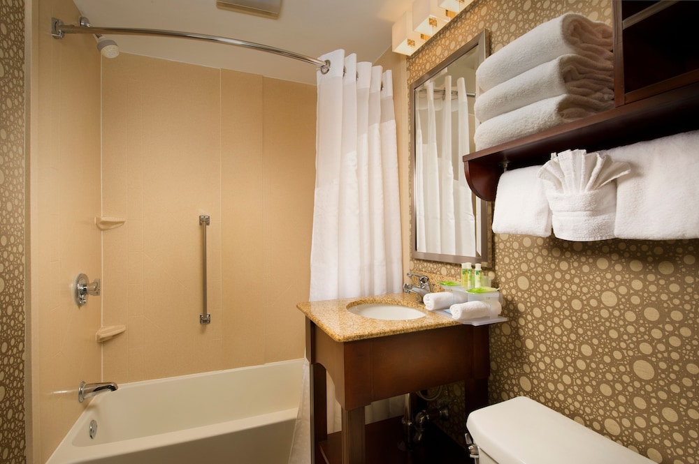 Standard Room, 2 Double Beds, Accessible - Photo 6