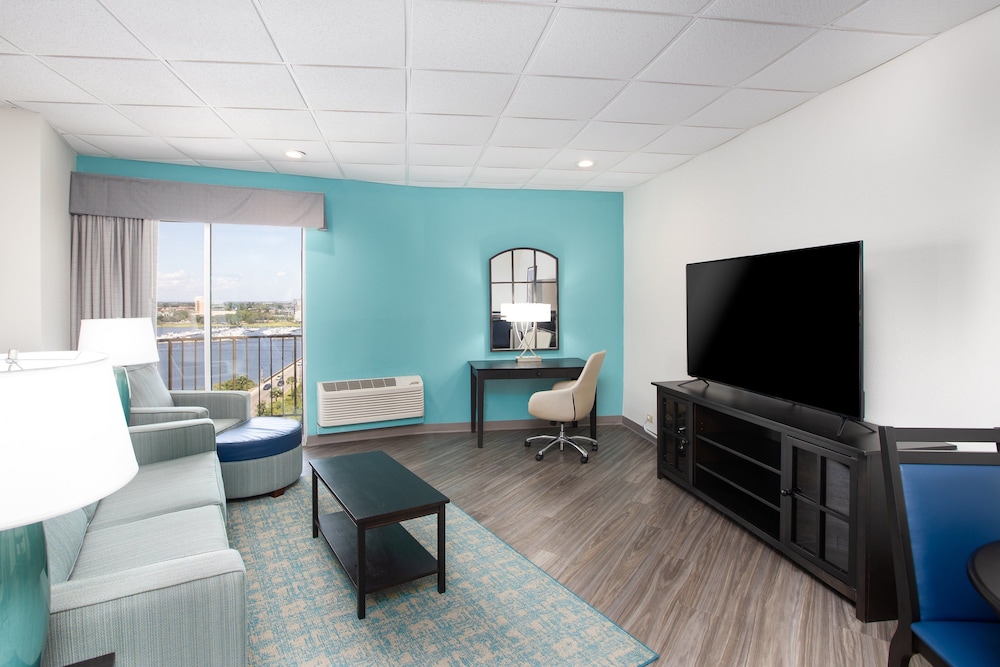 Suite, 1 King Bed (Scenic View) - Photo 9
