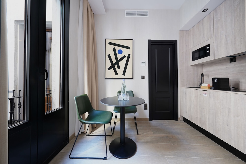 Standard Studio with Kitchenette thumbnail 5