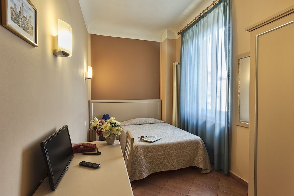 Single Room, Private Bathroom
