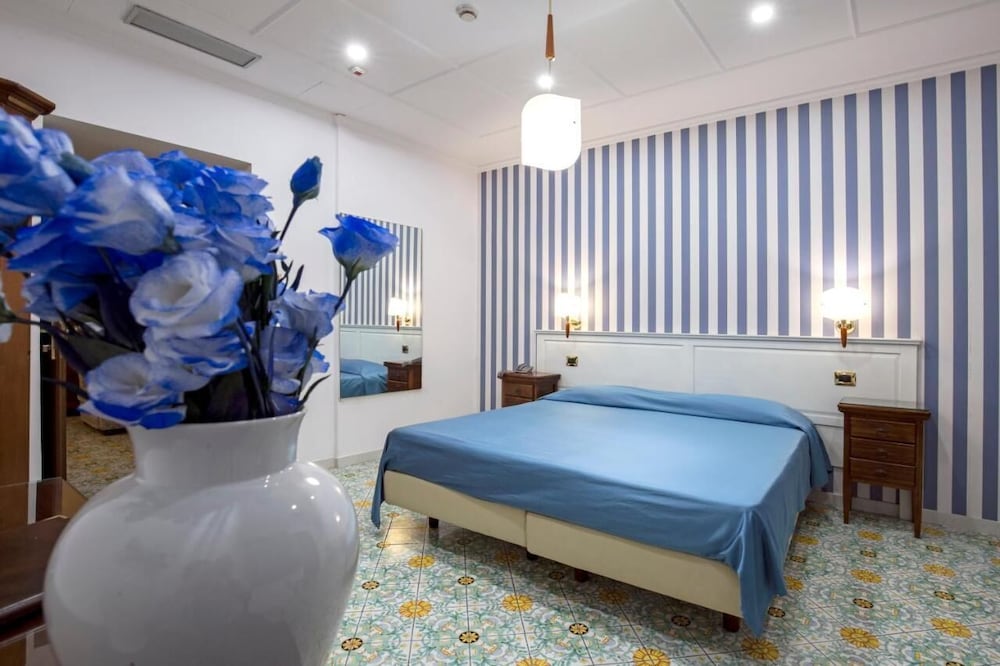 Standard Double or Twin Room - Photo 3