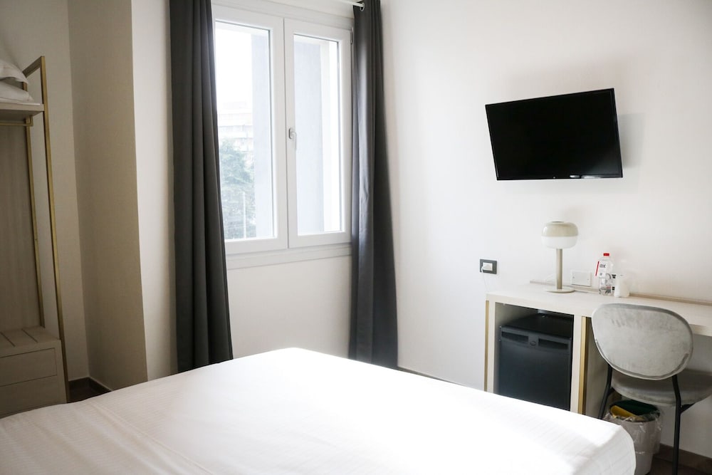Standard Double Room - Photo 4