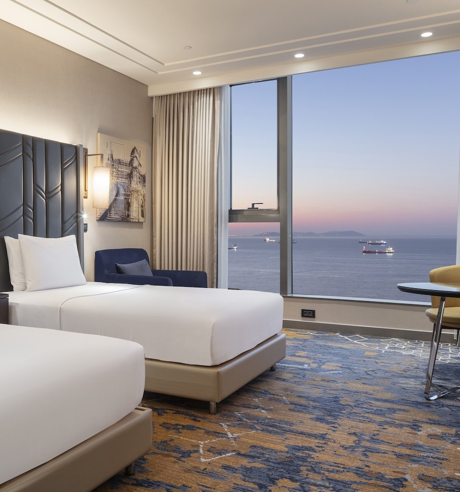 Twin Deluxe Room with Sea View