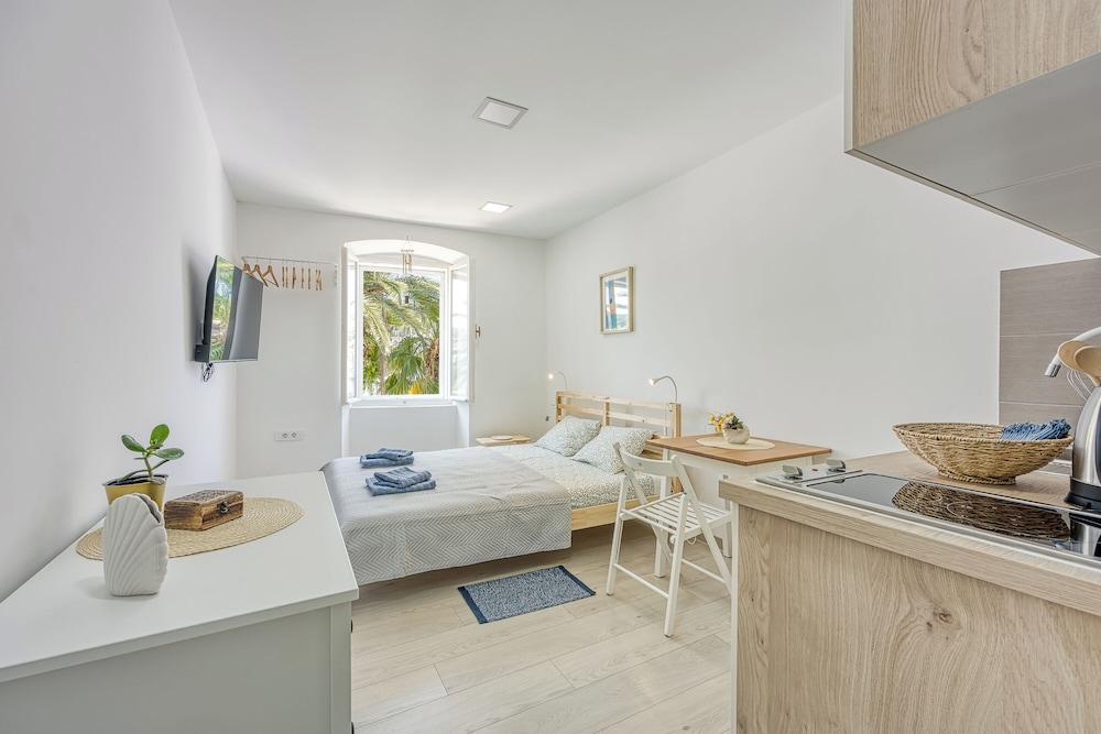 Family Studio, Sea View, Sea Facing (Lasta 10 Lošinj Town Studio)