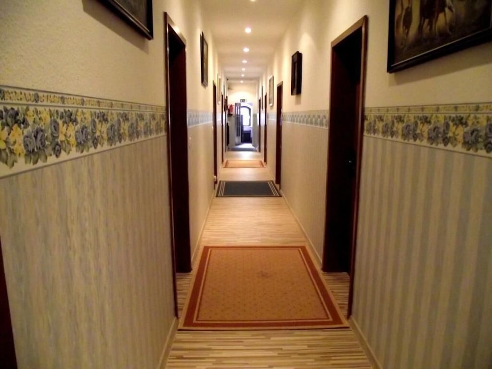 Standard Triple Room, Private Bathroom - Photo 2