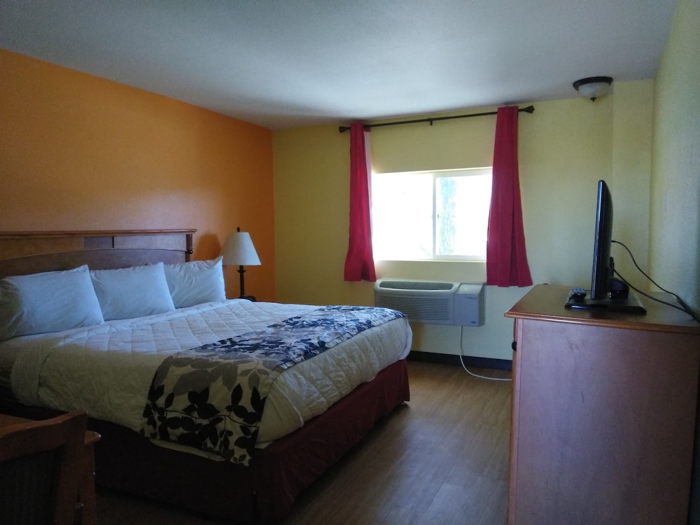 Standard Room, 1 King Bed photo 1