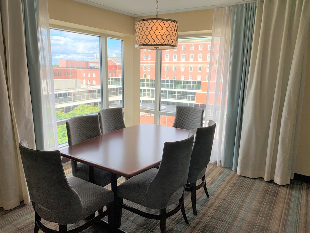 Deluxe Suite, 1 Bedroom, Fireplace (Kitchen) - Photo 7