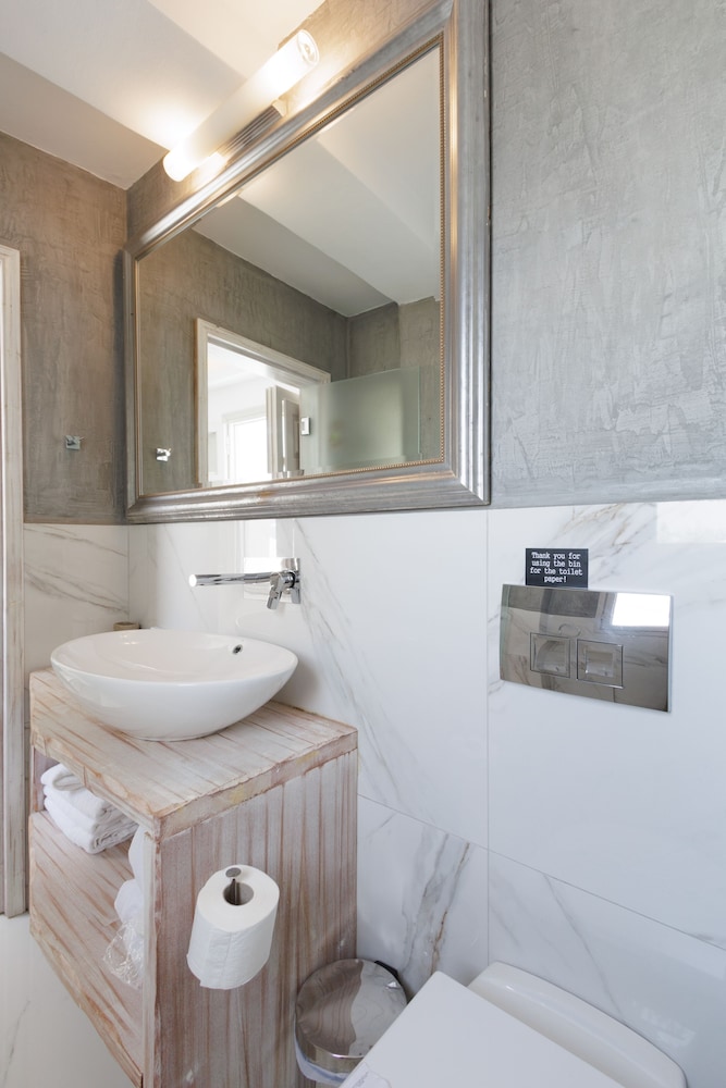 Deluxe Seaview Suite - Photo 5