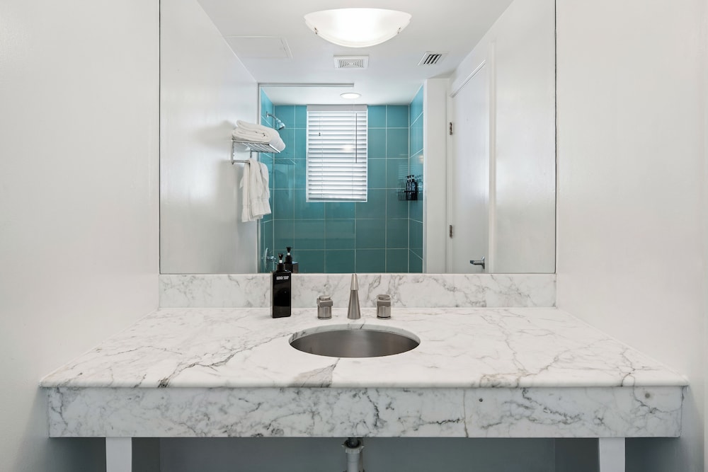 Queen Room - La Flora Building (Self Check-in)