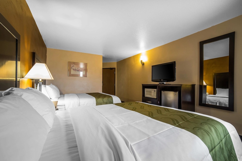 Standard Room, 2 Queen Beds, Non Smoking, Mountain View - Photo 8