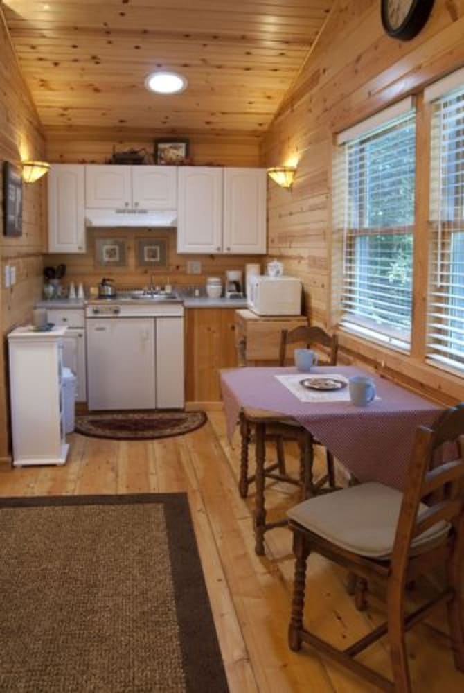 Cottage, Private Bathroom (Aunt Geri's Cottage) photo 2