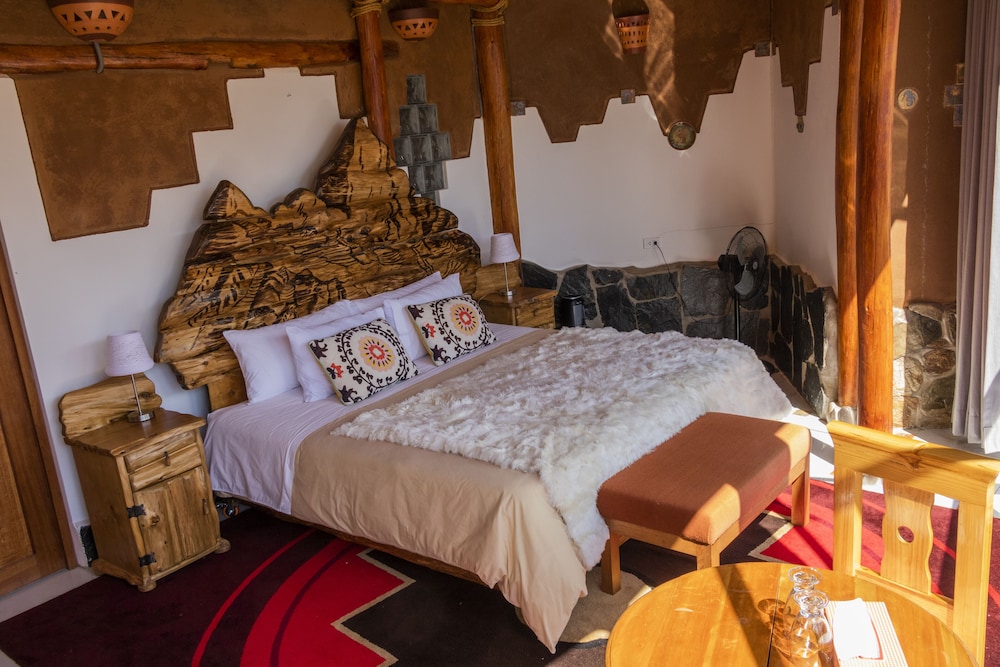 Royal Suite, 1 King Bed, Jetted Tub, Mountain View photo 1