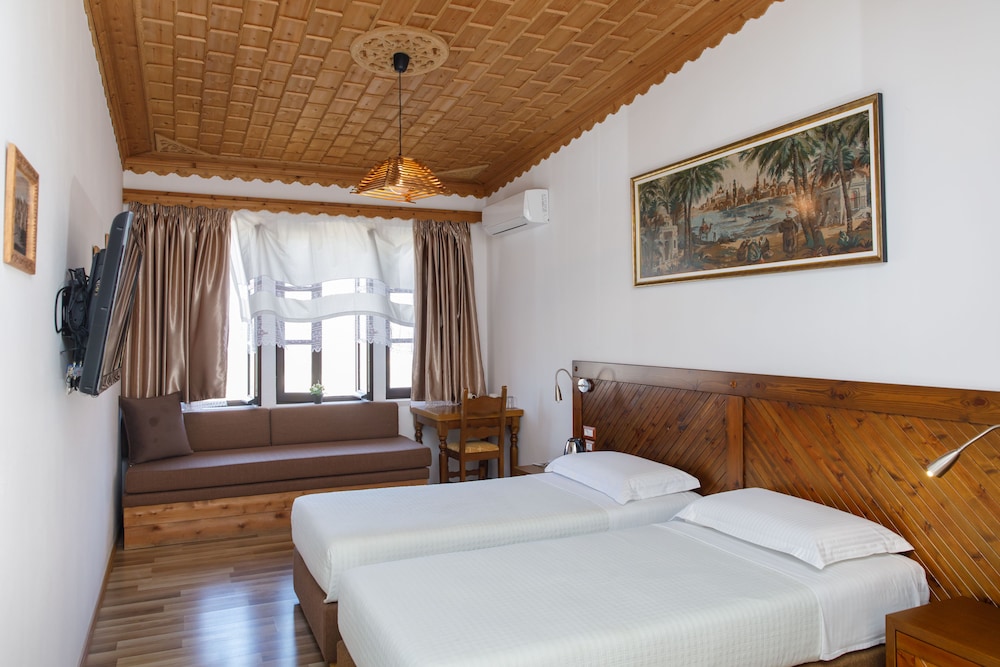Deluxe Double or Twin Room, City View photo 3