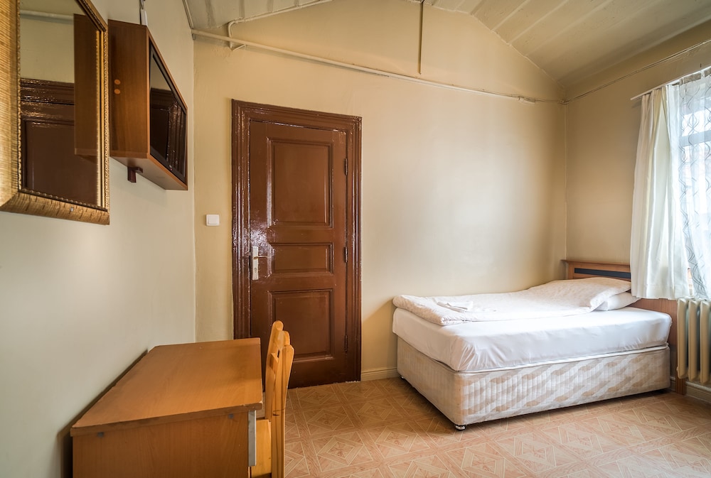 Standard Single Room, Shared Bathroom photo 3
