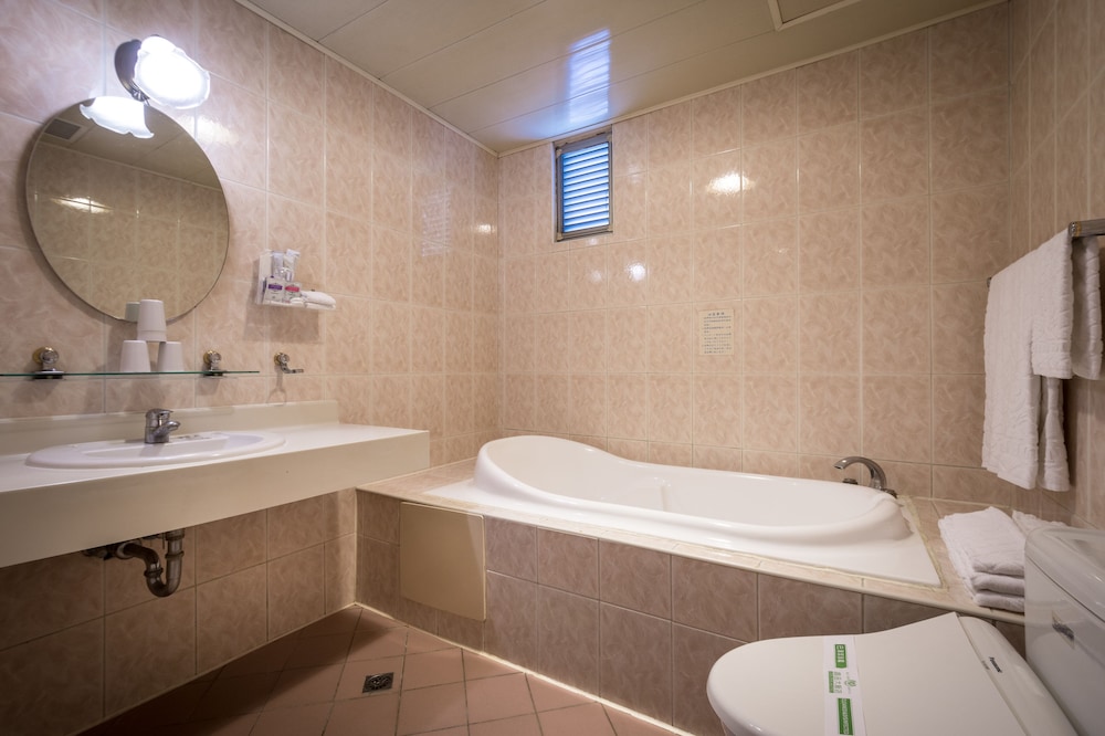 Deluxe Quadruple Room - Photo 9