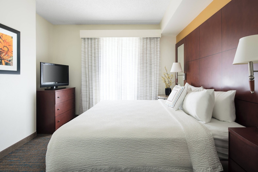 Suite, 2 Bedrooms - Photo 3