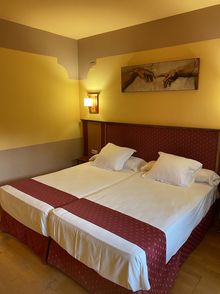 Classic Double Room, 2 Twin Beds, Terrace photo 3