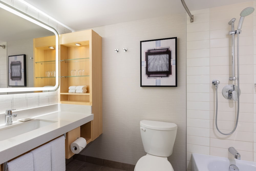 Room, 2 Queen Beds, Lake View - Photo 4