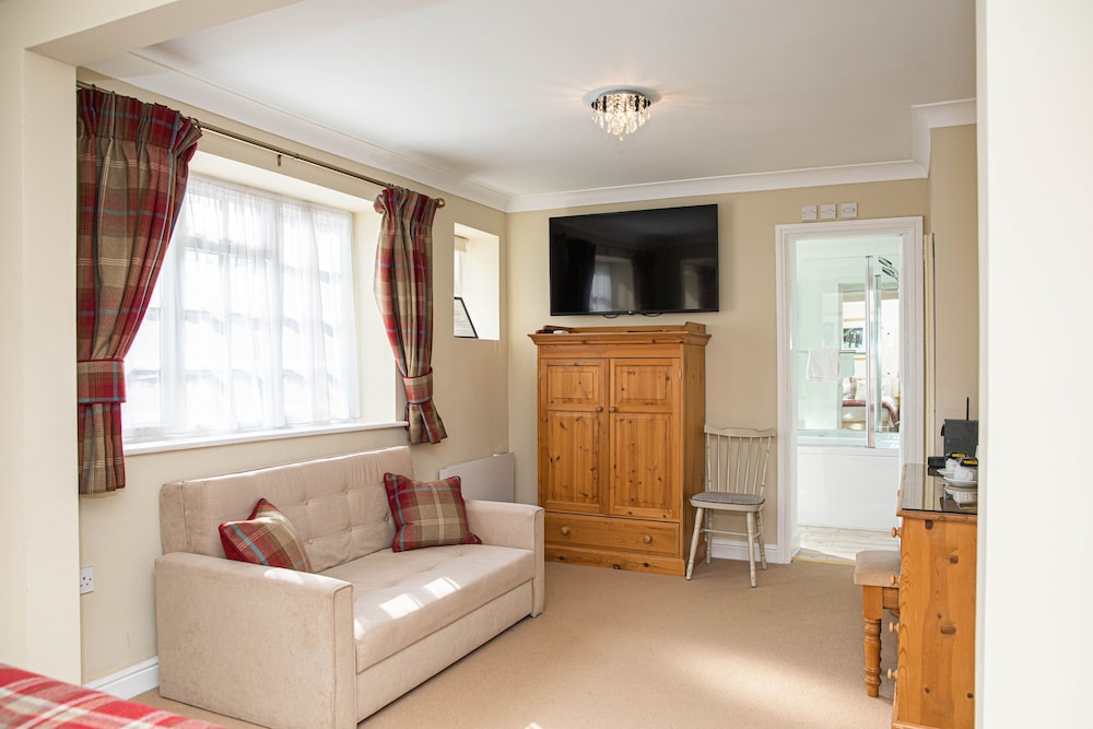 Premium Quadruple Room, Ensuite photo 3