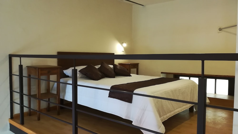 Family Room, Multiple Beds photo 3