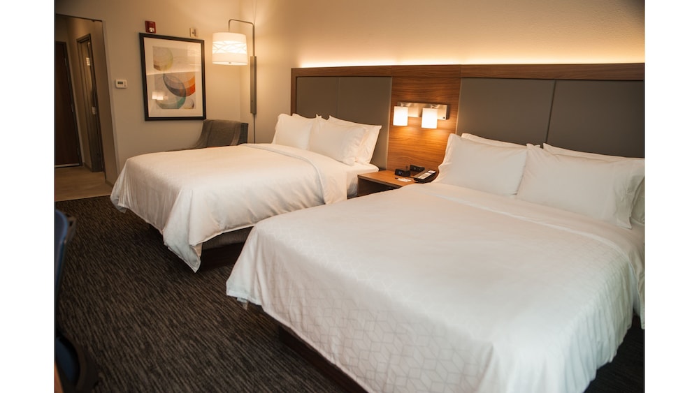 Standard Room, 2 Queen Beds, Accessible (Comm) - Photo 2