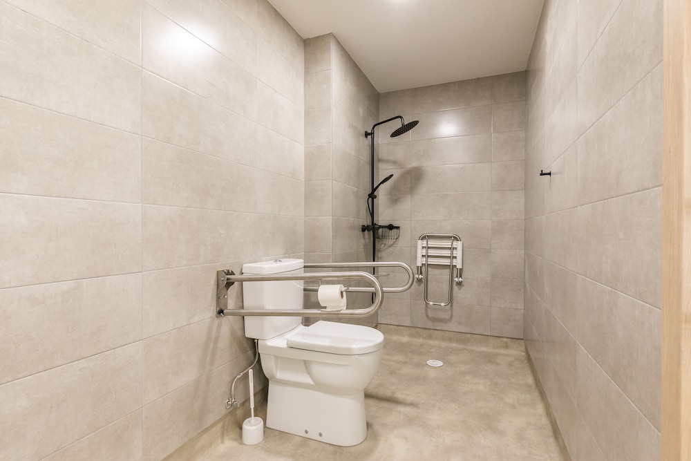 Single room in apartment with shared bathroom photo 2