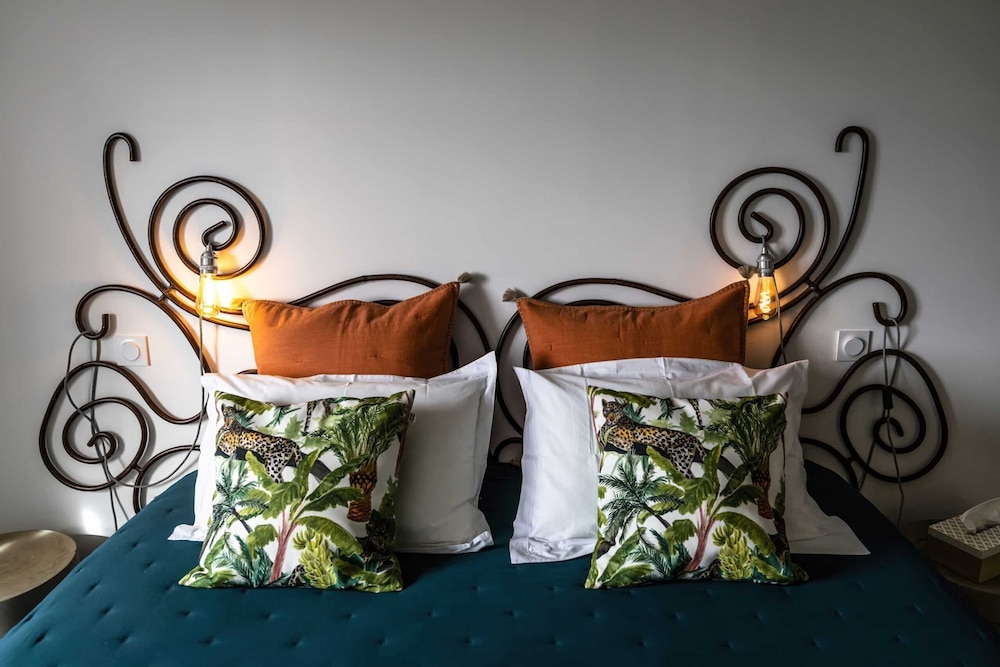 Superior Double Room, Ensuite, Garden View (Chambre Sarcelle) photo 1