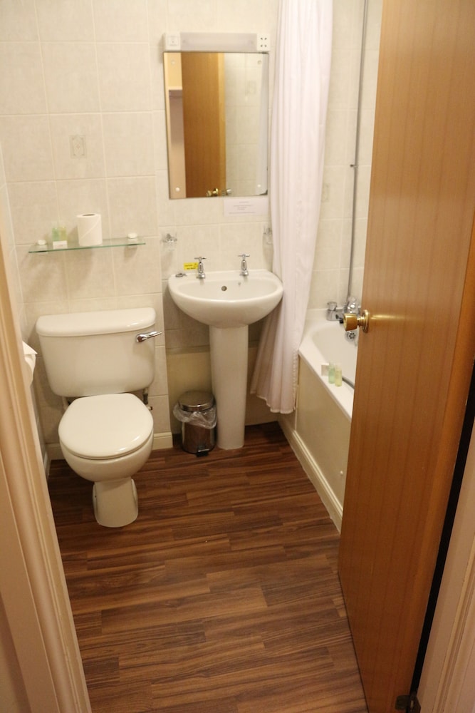 Twin Room (1 adult) - Photo 12