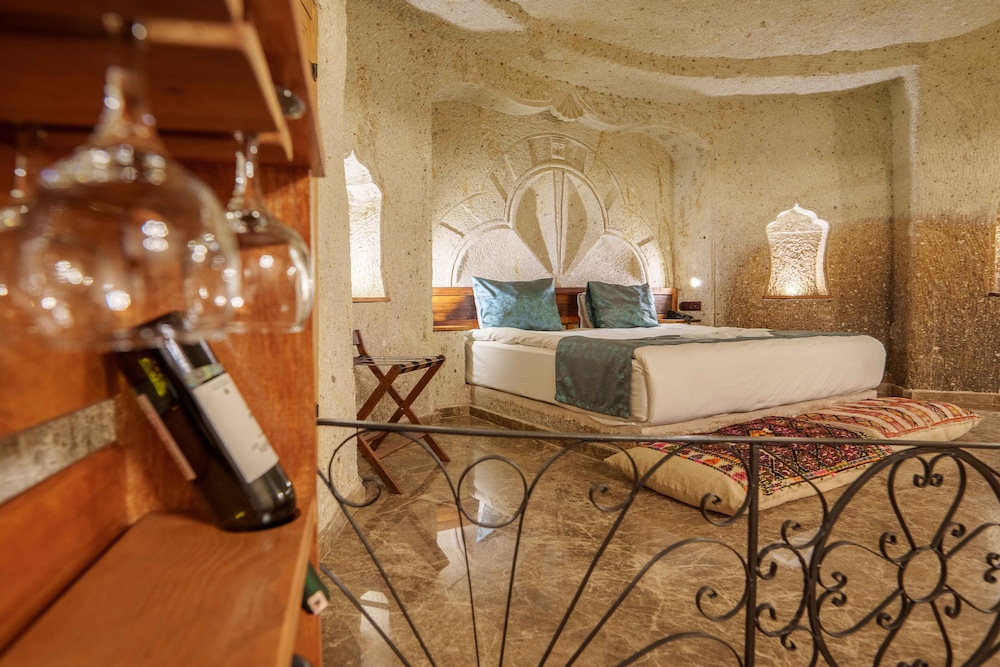 Executive Suite - Photo 7