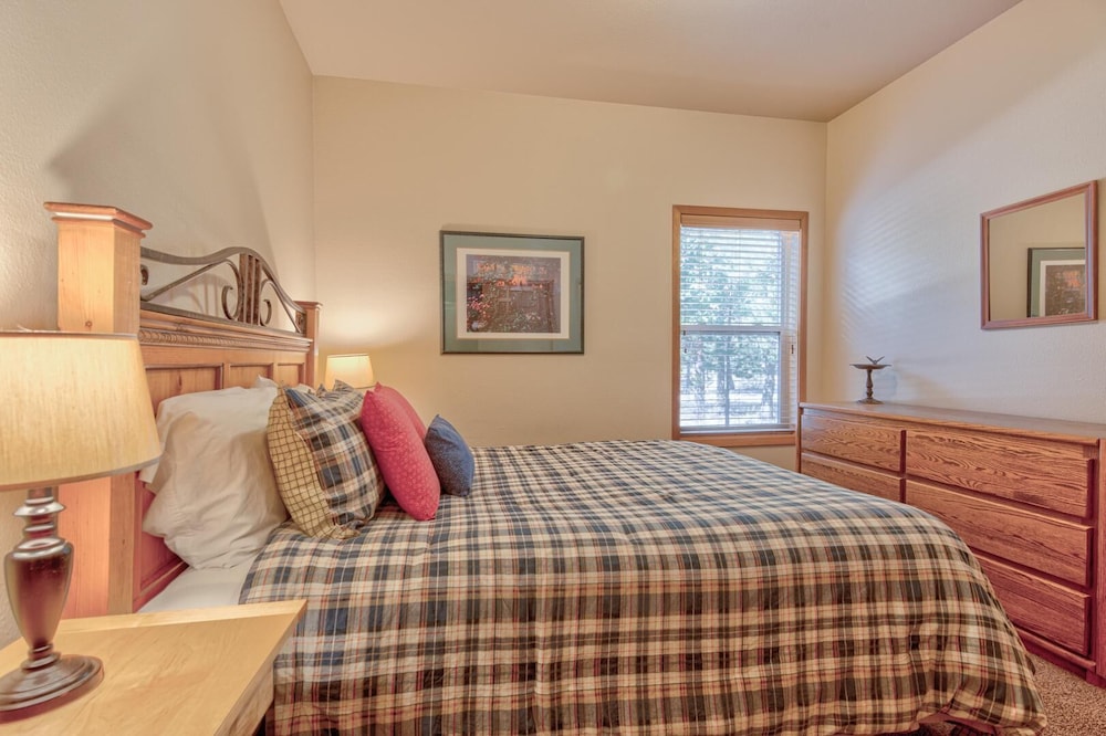 House, Multiple Beds (Splitrock - Unit 3) photo 1