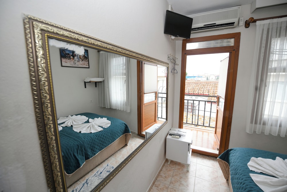 Basic Double or Twin Room photo 3