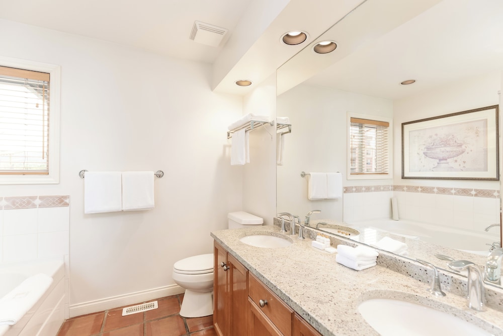 Three Bedroom Townhome, Garden Side photo 2