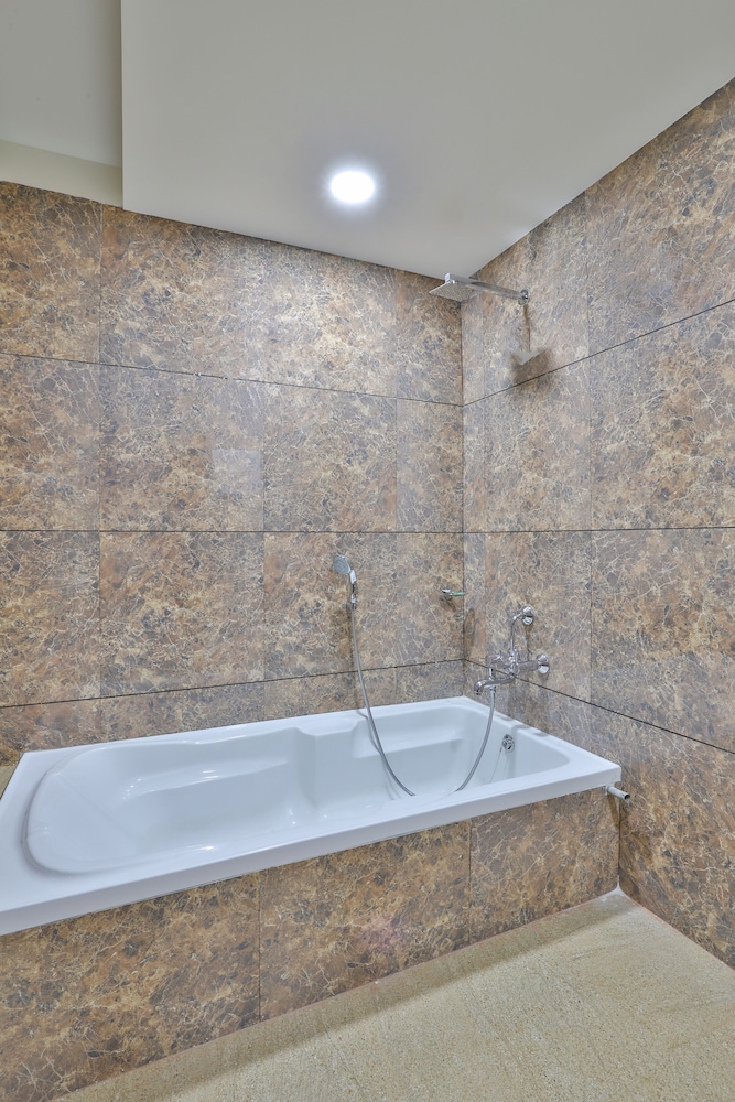 Suite - Photo 8