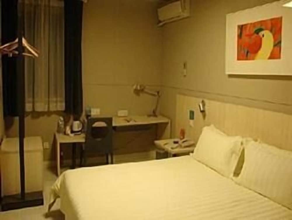 Single Room (Mainland Chinese Only)