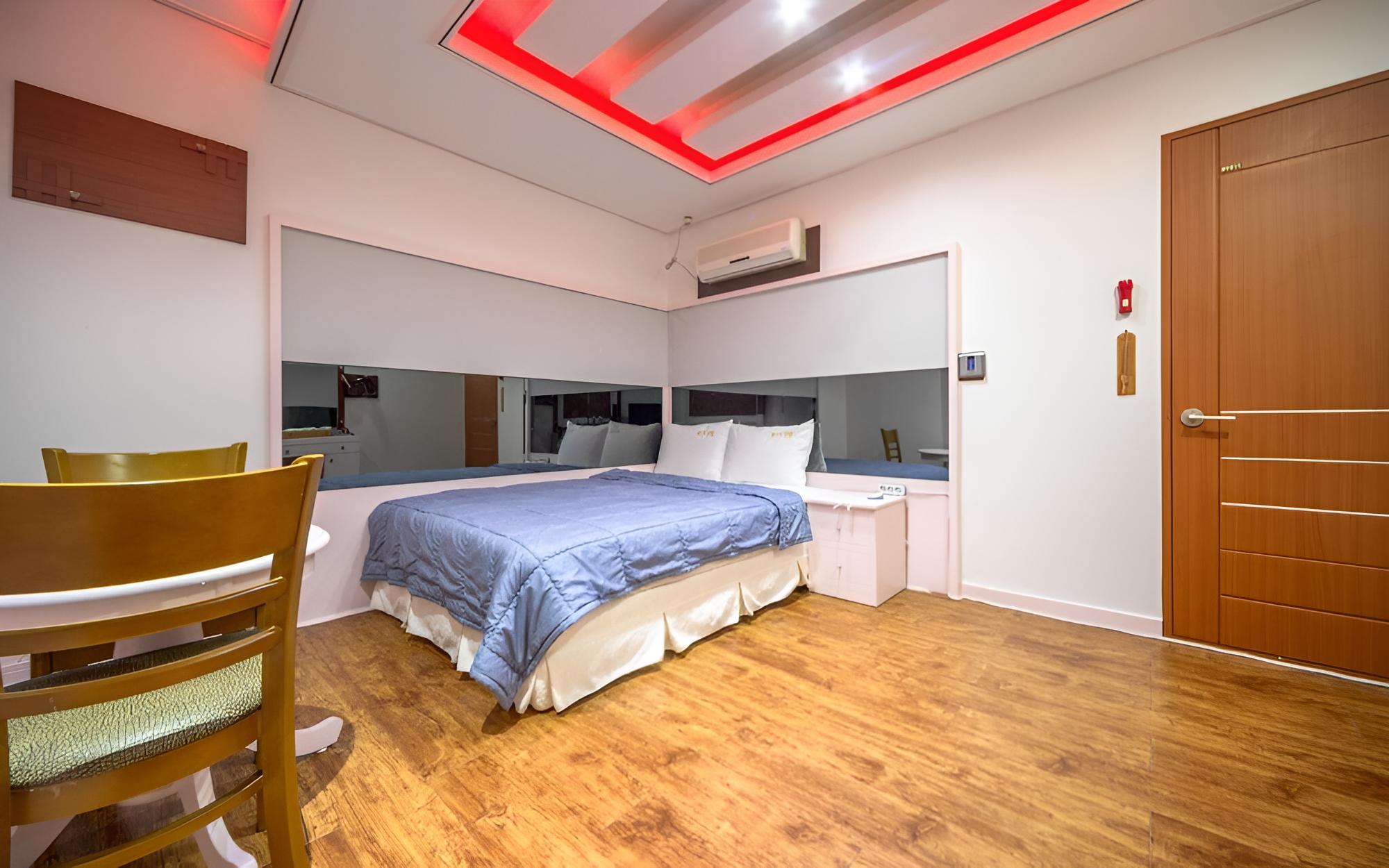 Room (Standard Room) - Photo 7