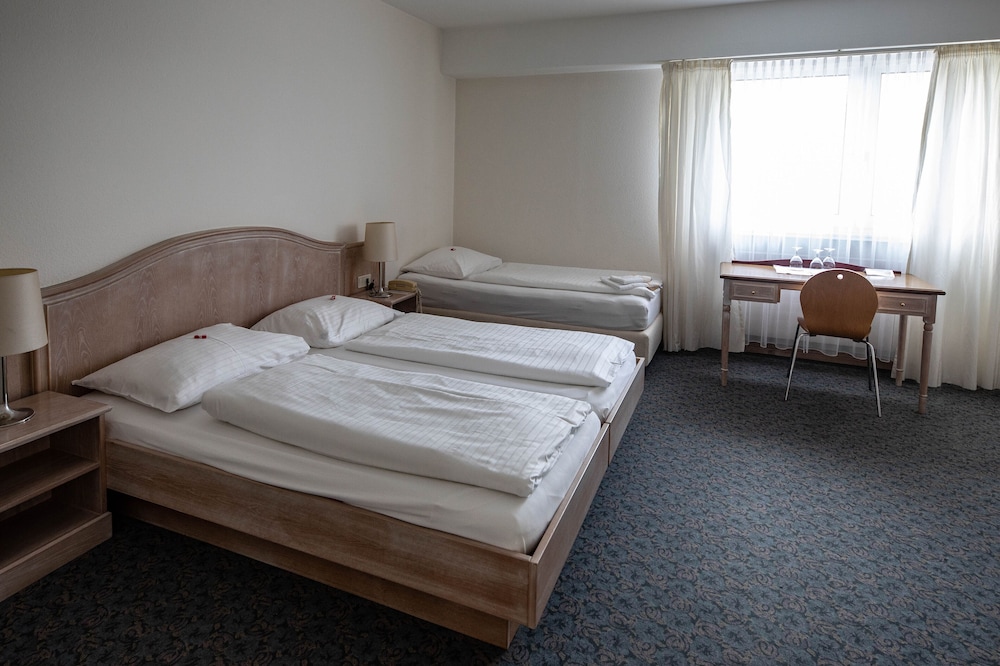 Standard Double or Twin Room - Photo 3