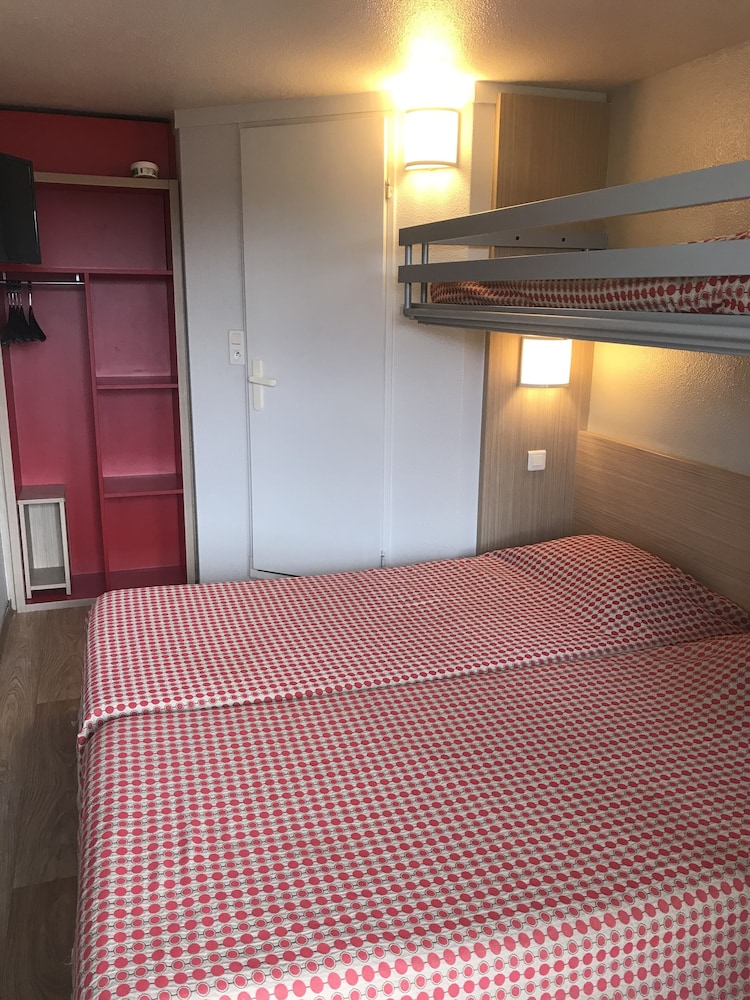 Standard Room, 3 Twin Beds - Photo 4