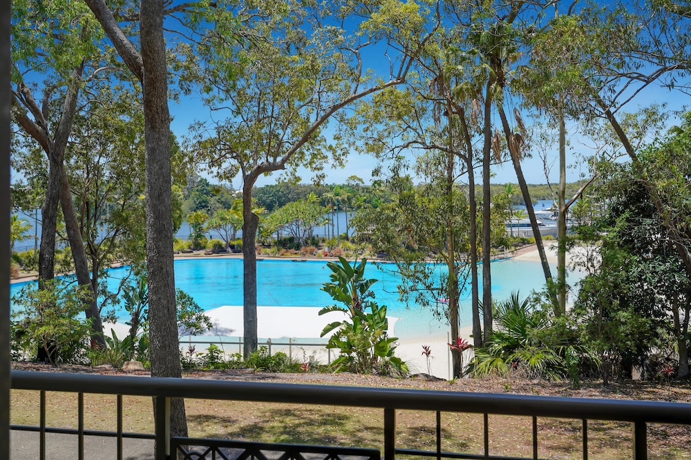 Classic Room, 2 Double Beds, Lagoon View thumbnail 6