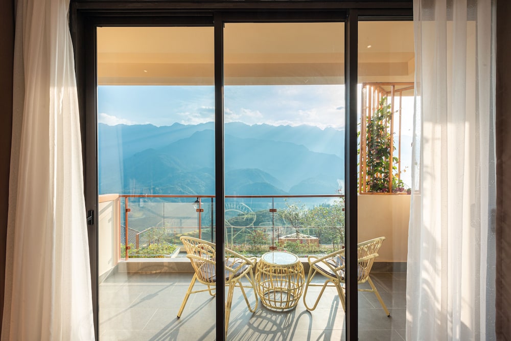 Premier Room, Valley View - Photo 7