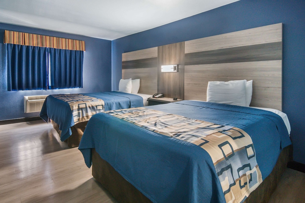 Room, 2 Queen Beds, Accessible, Smoking photo 1