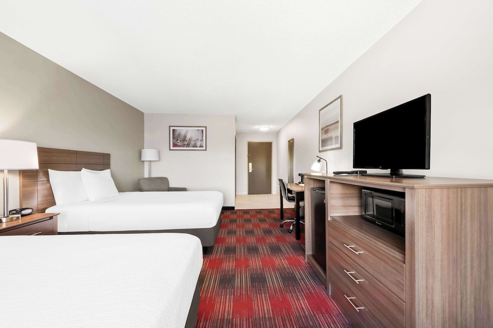Standard Room, 2 Double Beds, Non Smoking, Refrigerator & Microwave (Larger Room) photo 2