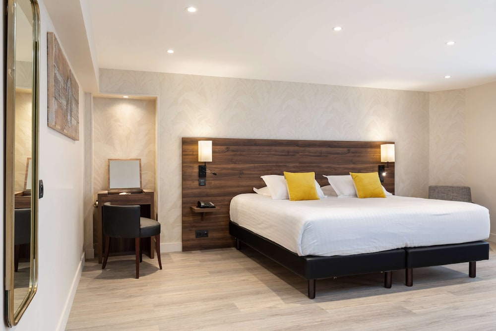 Deluxe Room, 1 King Bed, Non Smoking (Larger Room) - Photo 20