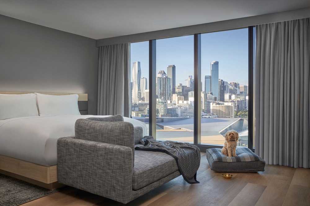 Premium Room, 1 King Bed, City View - Photo 3