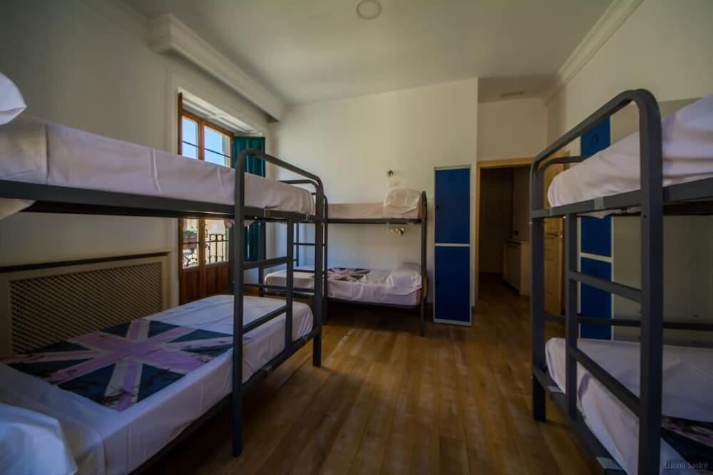 Dormitorio Compartido Básico, Dormitorio Mixto, Vista a la Ciudad
