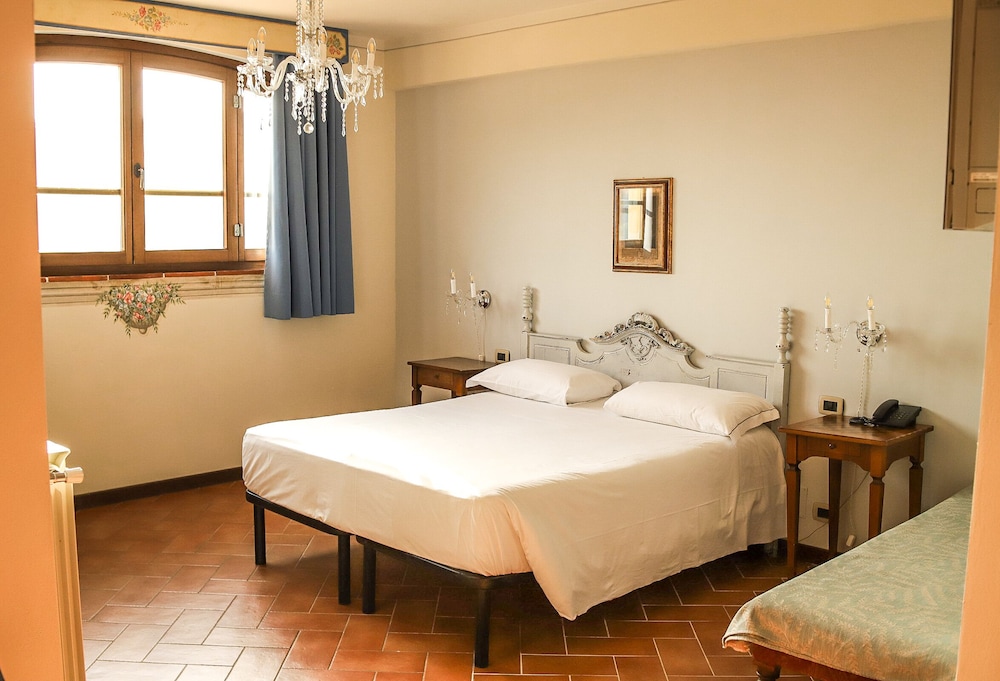 Deluxe Suite - Photo 6