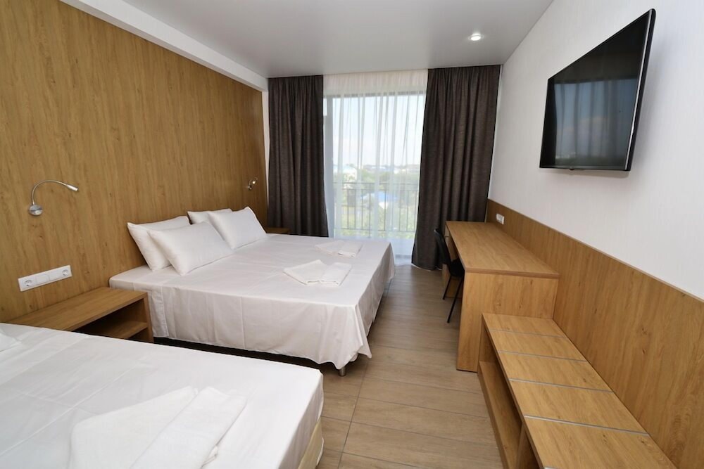 Junior Suite, Balcony, Partial Sea View (Triple) photo 3